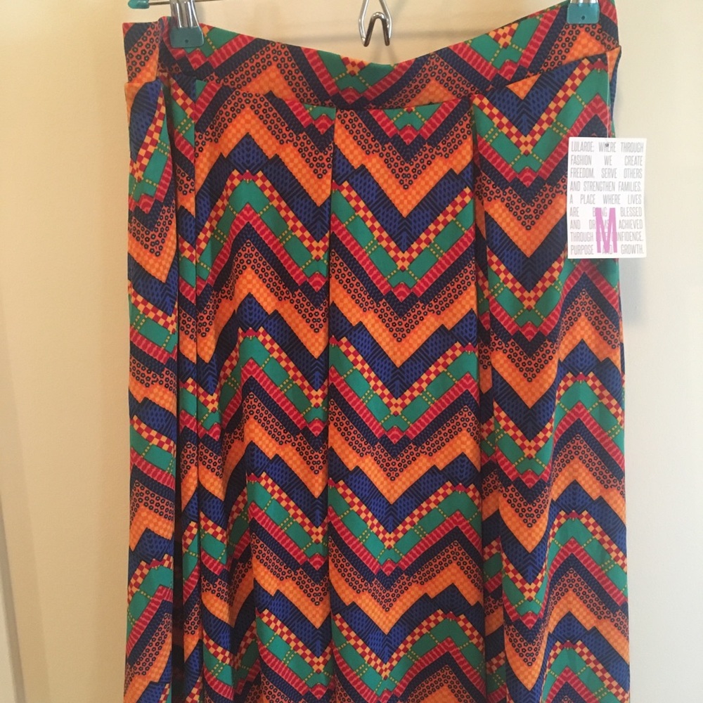 BNWT Lularoe Madison size M Skirt